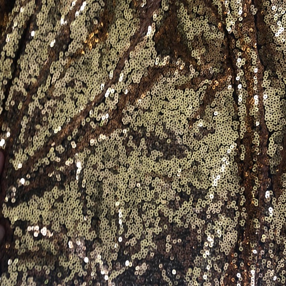 Small Gold Sequined Skirt - Picture 3 of 9